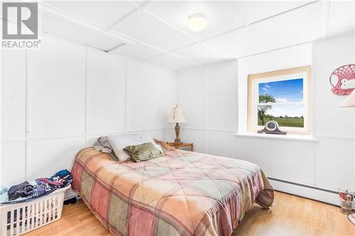 1309 Concession 1 Road, Lefaivre, ON - Indoor Photo Showing Bedroom