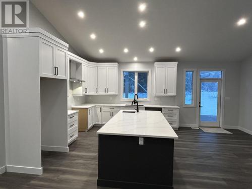 8485 Paradise Drive, Prince George, BC - Indoor Photo Showing Kitchen With Upgraded Kitchen