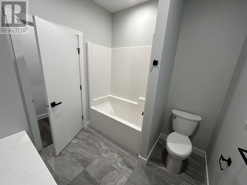 8485 Paradise Drive, Prince George, BC - Indoor Photo Showing Bathroom