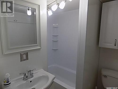 313 2Nd Avenue S, Weyburn, SK - Indoor Photo Showing Bathroom