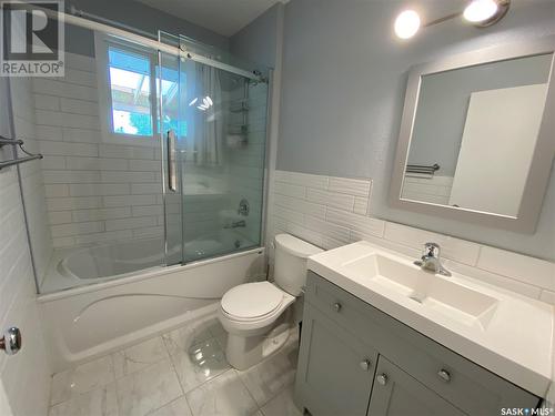 315 6Th Avenue E, Biggar, SK - Indoor Photo Showing Bathroom