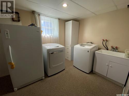 315 6Th Avenue E, Biggar, SK - Indoor Photo Showing Laundry Room
