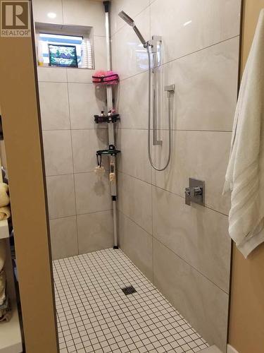 528 Clifton Lane, Kelowna, BC - Indoor Photo Showing Bathroom