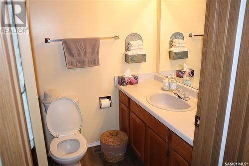 400 5Th Avenue, Denare Beach, SK - Indoor Photo Showing Bathroom
