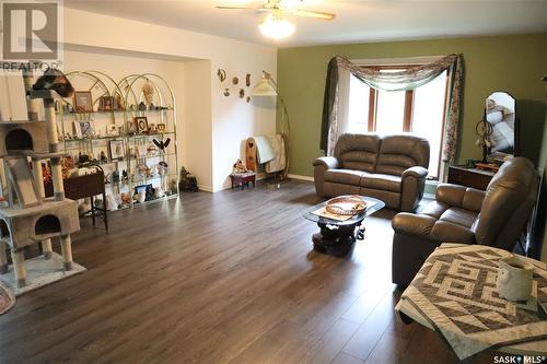 400 5Th Avenue, Denare Beach, SK - Indoor Photo Showing Living Room