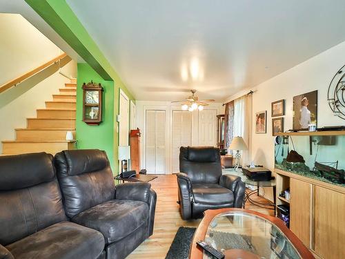 Salon - 339  - 343 Route Des Cantons, Saint-Émile-De-Suffolk, QC - Indoor Photo Showing Living Room