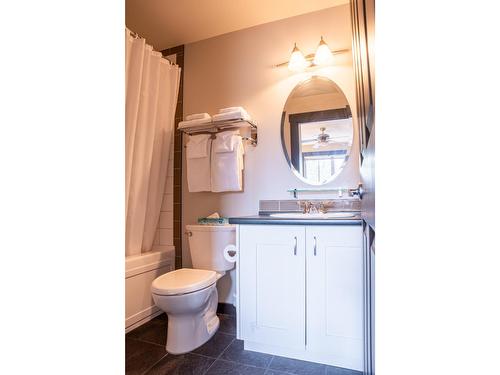 108 - 2064 Summit Drive, Panorama, BC - Indoor Photo Showing Bathroom