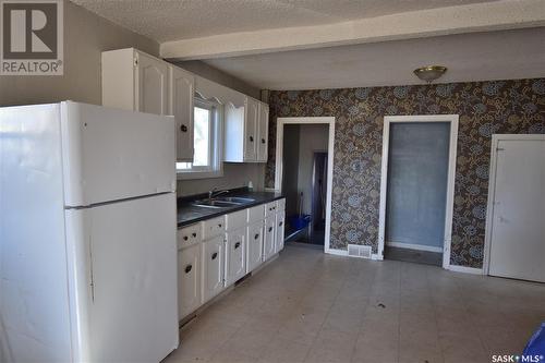 1838 15Th Street W, Prince Albert, SK - Indoor Photo Showing Kitchen With Double Sink