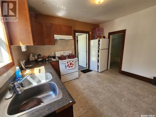 102 1St Avenue E, Hafford, SK - Indoor Photo Showing Kitchen With Double Sink