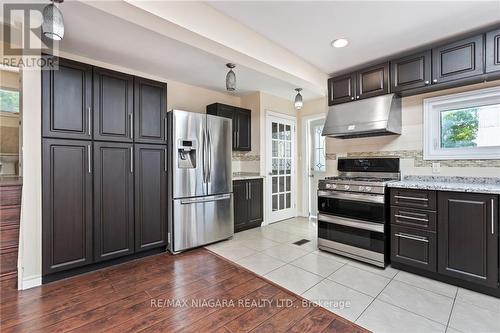 752 Four Mile Creek Road S, Niagara-On-The-Lake, ON - Indoor Photo Showing Kitchen