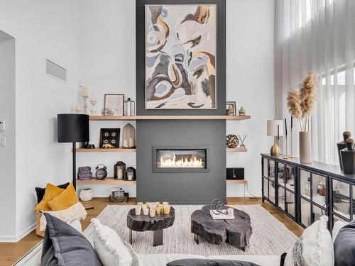 Salon - 230 Rue Brunelle, Sainte-Julie, QC - Indoor Photo Showing Living Room With Fireplace