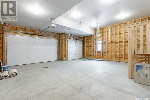 186 Mazurak Crescent, Saskatoon, SK - Indoor Photo Showing Garage