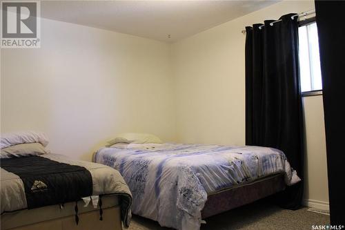 537 4Th Street W, Shaunavon, SK - Indoor Photo Showing Bedroom
