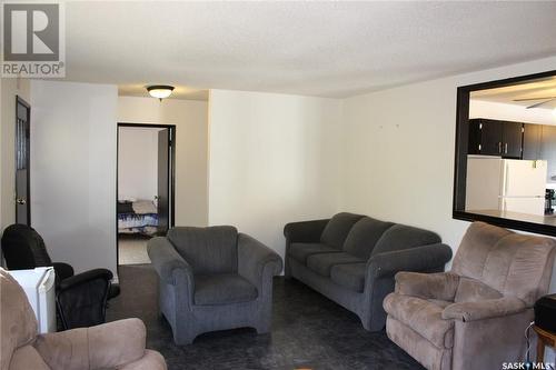 537 4Th Street W, Shaunavon, SK - Indoor Photo Showing Living Room