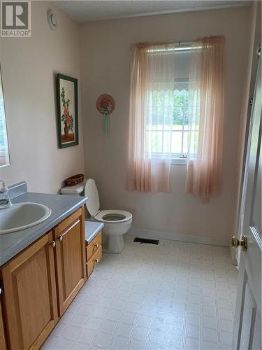 Main Bathroom - 6370 County 17 Road, Plantagenet, ON 