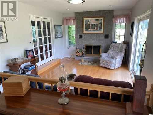 Sunken living room with patio doors - 6370 County 17 Road, Plantagenet, ON 