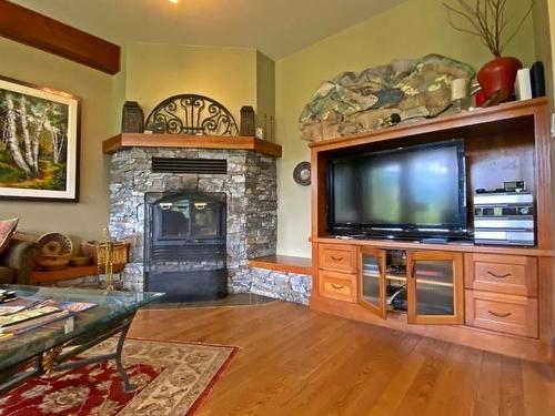 5920 Wikki-Up Creek Fs Road, Barriere, BC - Indoor Photo Showing Living Room With Fireplace