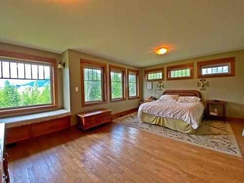 5920 Wikki-Up Creek Fs Road, Barriere, BC - Indoor Photo Showing Bedroom