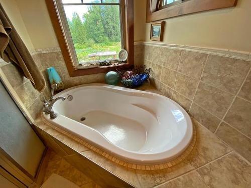 5920 Wikki-Up Creek Fs Road, Barriere, BC - Indoor Photo Showing Bathroom
