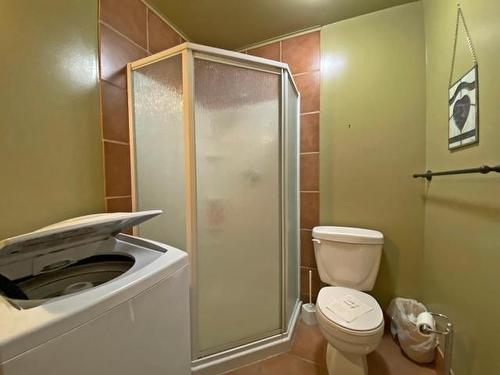 5920 Wikki-Up Creek Fs Road, Barriere, BC - Indoor Photo Showing Bathroom