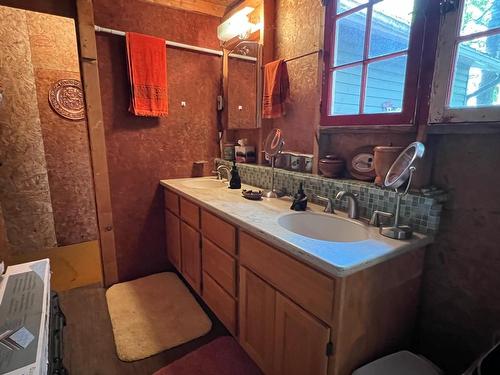 Lot 11 Gun Club Island, Kenora, ON - Indoor Photo Showing Bathroom
