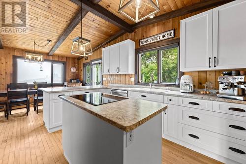 6332 Beaton Rd, Kamloops, BC - Indoor Photo Showing Kitchen