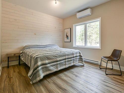 Chambre Ã Â coucher - 112 Ch. Des Lacs, Chute-Saint-Philippe, QC - Indoor Photo Showing Bedroom