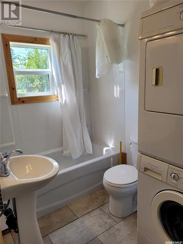 211 3Rd Street W, Meadow Lake, SK - Indoor Photo Showing Bathroom