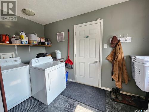 202 Mehnke Street, Ogema, SK - Indoor Photo Showing Laundry Room