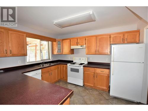 166 Falcon Avenue, Vernon, BC - Indoor Photo Showing Kitchen With Double Sink