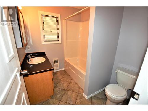 166 Falcon Avenue, Vernon, BC - Indoor Photo Showing Bathroom