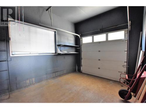 166 Falcon Avenue, Vernon, BC - Indoor Photo Showing Garage