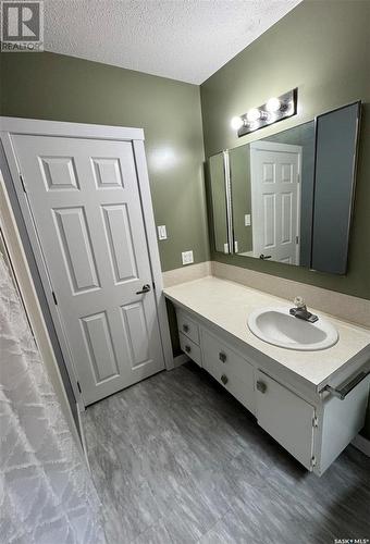 613 Mann Avenue, Radville, SK - Indoor Photo Showing Bathroom