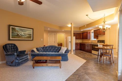 4385 View Ridge Road, Bonnington Falls, BC - Indoor Photo Showing Living Room