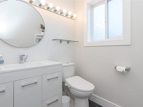 6974 Grant Rd West, Sooke, BC - Indoor Photo Showing Bathroom