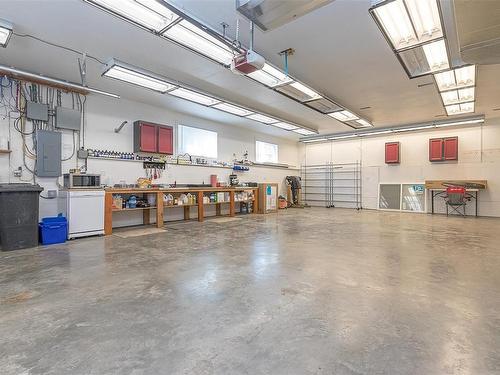 6974 Grant Rd West, Sooke, BC - Indoor Photo Showing Garage