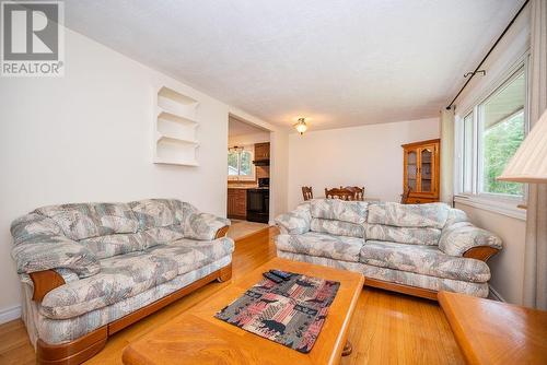 103 Monck Square, Laurentian Hills, ON - Indoor Photo Showing Living Room
