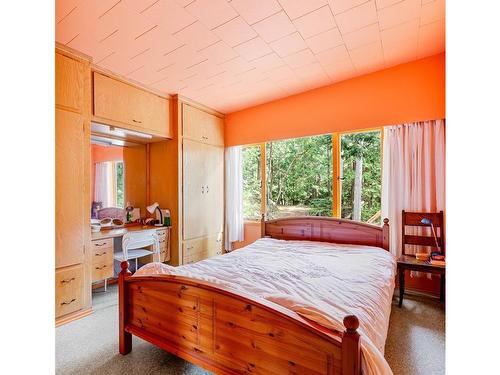 498 Marine Trnabt, Mayne Island, BC - Indoor Photo Showing Bedroom