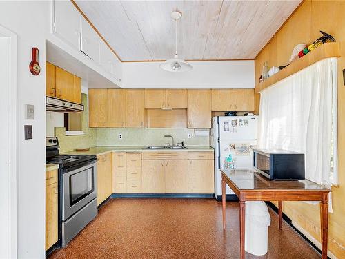 498 Marine Trnabt, Mayne Island, BC - Indoor Photo Showing Kitchen With Double Sink