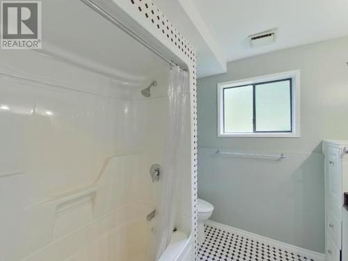 4849 Tomkinson Road, Powell River, BC - Indoor Photo Showing Bathroom
