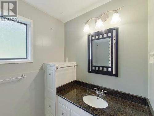 4849 Tomkinson Road, Powell River, BC - Indoor Photo Showing Bathroom
