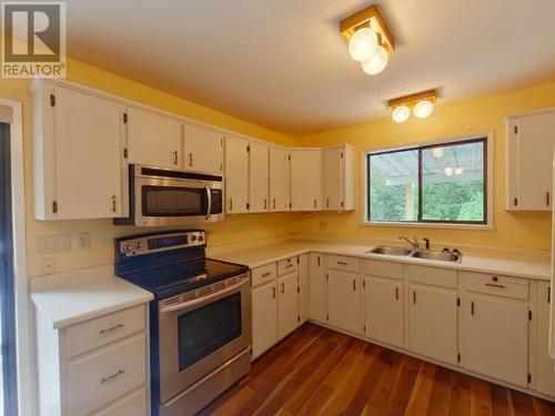 4849 Tomkinson Road, Powell River, BC - Indoor Photo Showing Kitchen With Double Sink