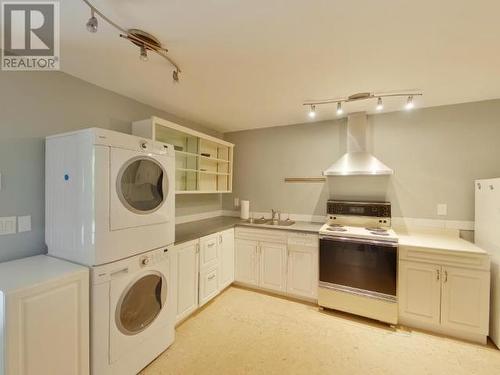 4849 Tomkinson Road, Powell River, BC - Indoor Photo Showing Laundry Room