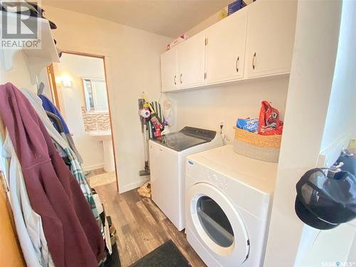 301 Aspen Street, Maple Creek, SK - Indoor Photo Showing Laundry Room