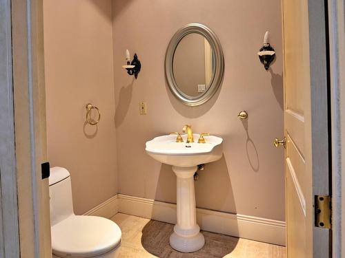 Salle de lavage - 24 Rue Grilli, Kirkland, QC - Indoor Photo Showing Bathroom