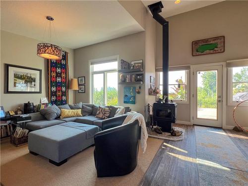 180 Whirlpool Drive, Onanole, MB - Indoor Photo Showing Living Room