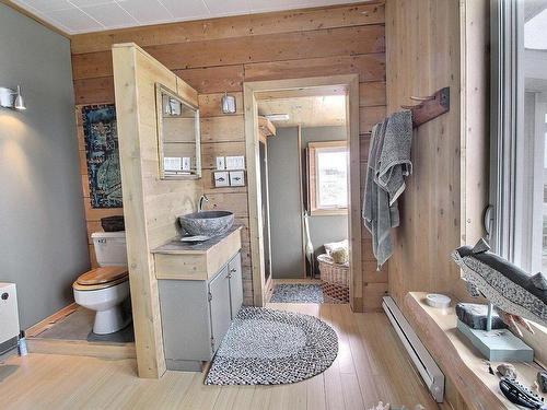 Salle de bains - 117 Rue Principale, Métis-Sur-Mer, QC - Indoor Photo Showing Bathroom