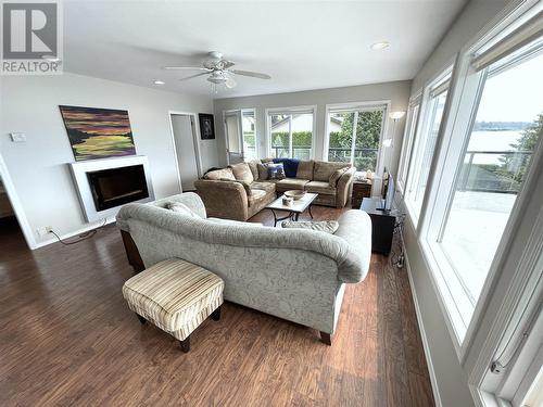 2960 Mabry Road, Lee Creek, BC - Indoor Photo Showing Living Room
