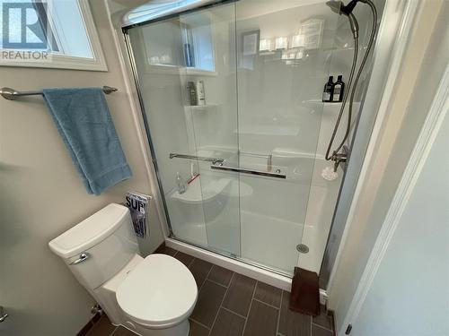 2960 Mabry Road, Lee Creek, BC - Indoor Photo Showing Bathroom