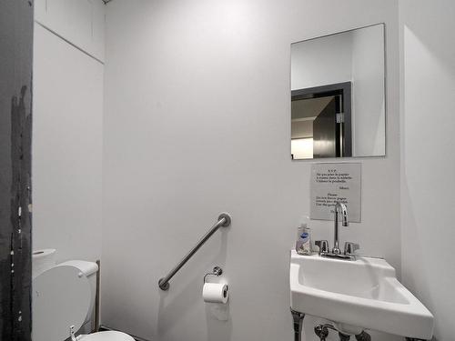 Salle d'eau - 203-5122 Rue Sherbrooke O., Montréal (Côte-Des-Neiges/Notre-Dame-De-Grâce), QC - Indoor Photo Showing Bathroom